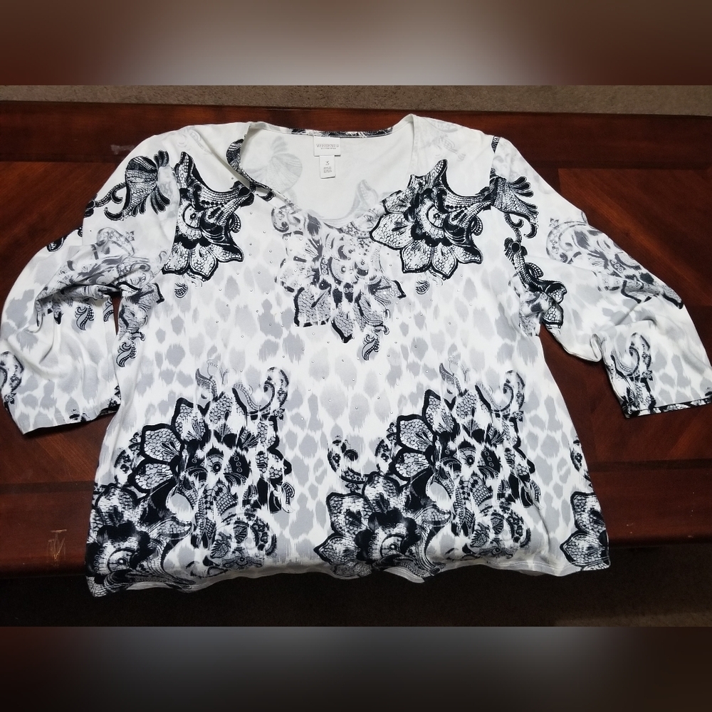 Chicos Weekends Black and White Women's Top 3 NWOT